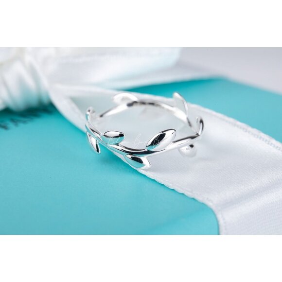 Tiffany & Co. Paloma Picasso Olive Leaf Band Ring in Sterling Silver Size 6 - Picture 2 of 9